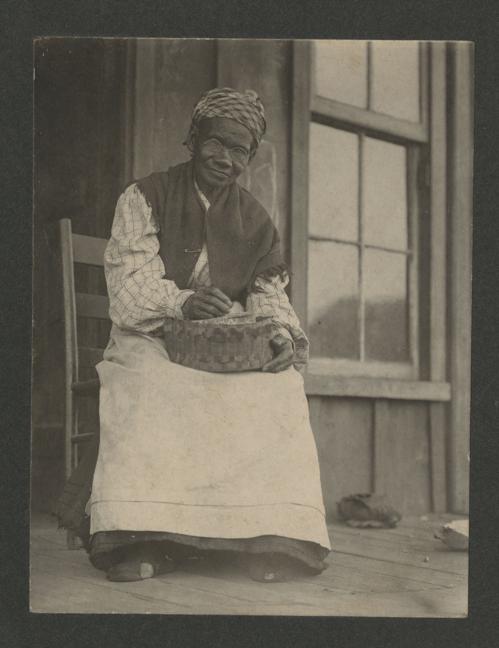 AAWBasketharg1377_001_006_001